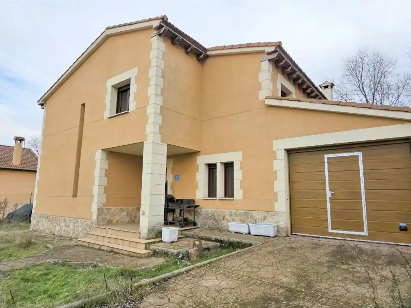 Vista exterior de Pis en venda en Campo de San Pedro amb Jardí privat
