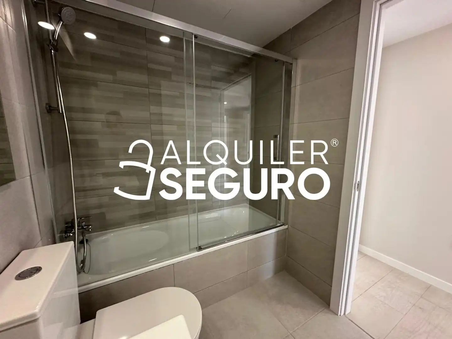 Baño de Piso de alquiler en Valencia con Aire acondicionado, Terraza y Trastero