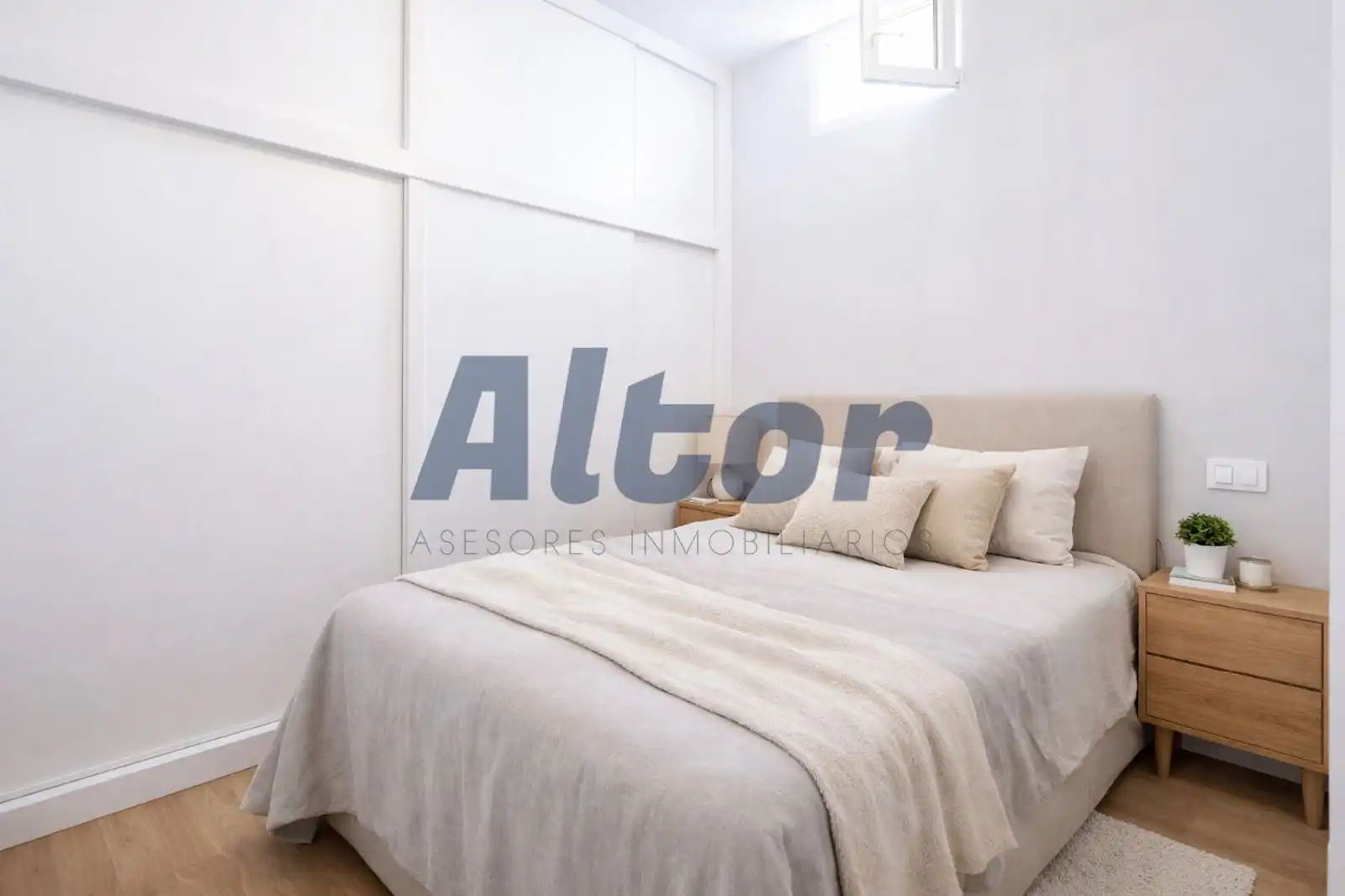 Piso en venta en DEL PRADO, Cortes - Huertas
