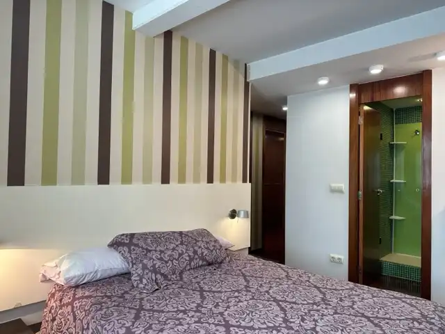 Schlafzimmer von Wohnungen zur Miete in Santiago de Compostela  mit Heizung, Privatgarten und Parkett