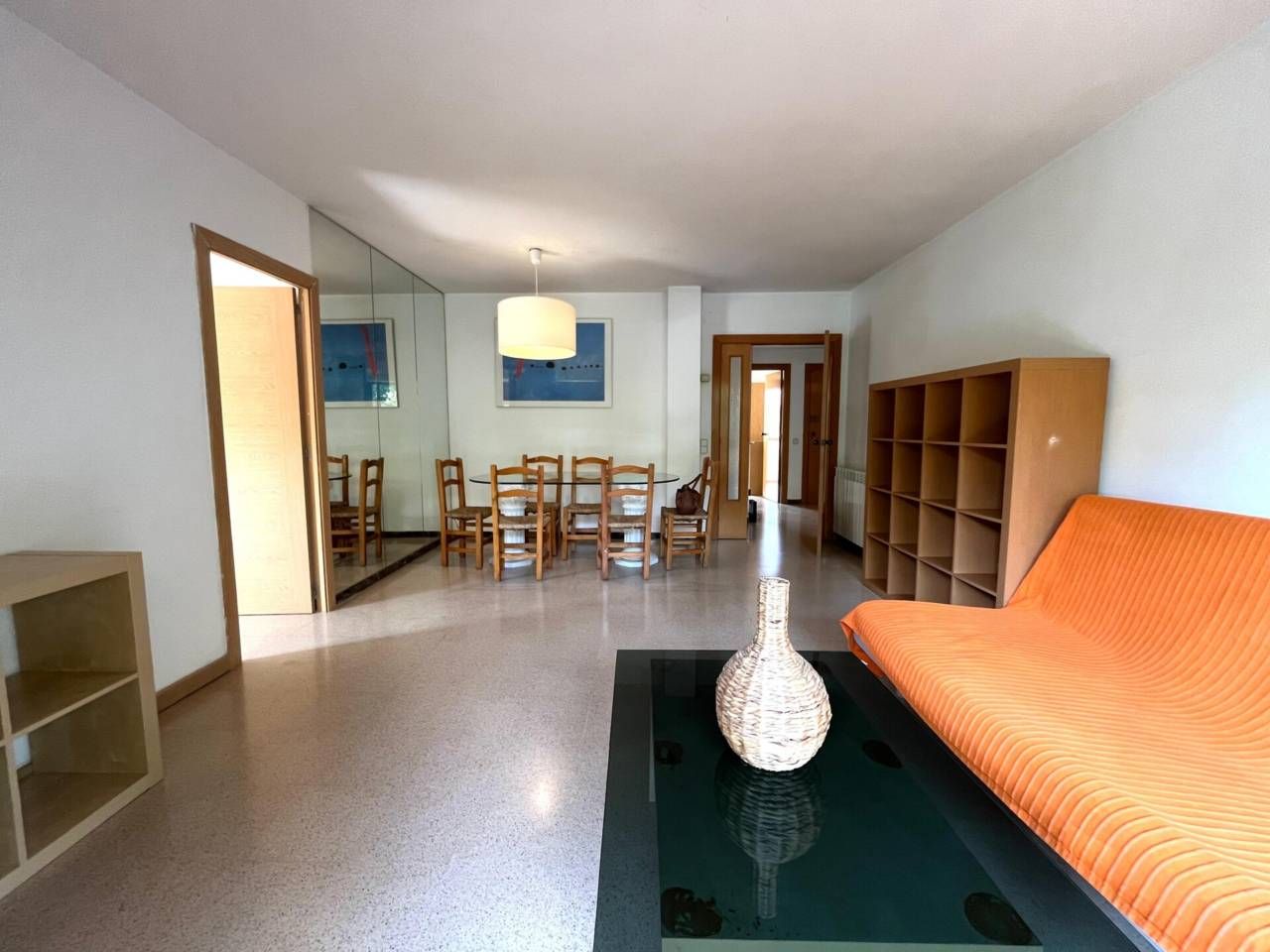 Sala d'estar de Pis en venda en Girona Capital amb Calefacció, Terrassa i Moblat