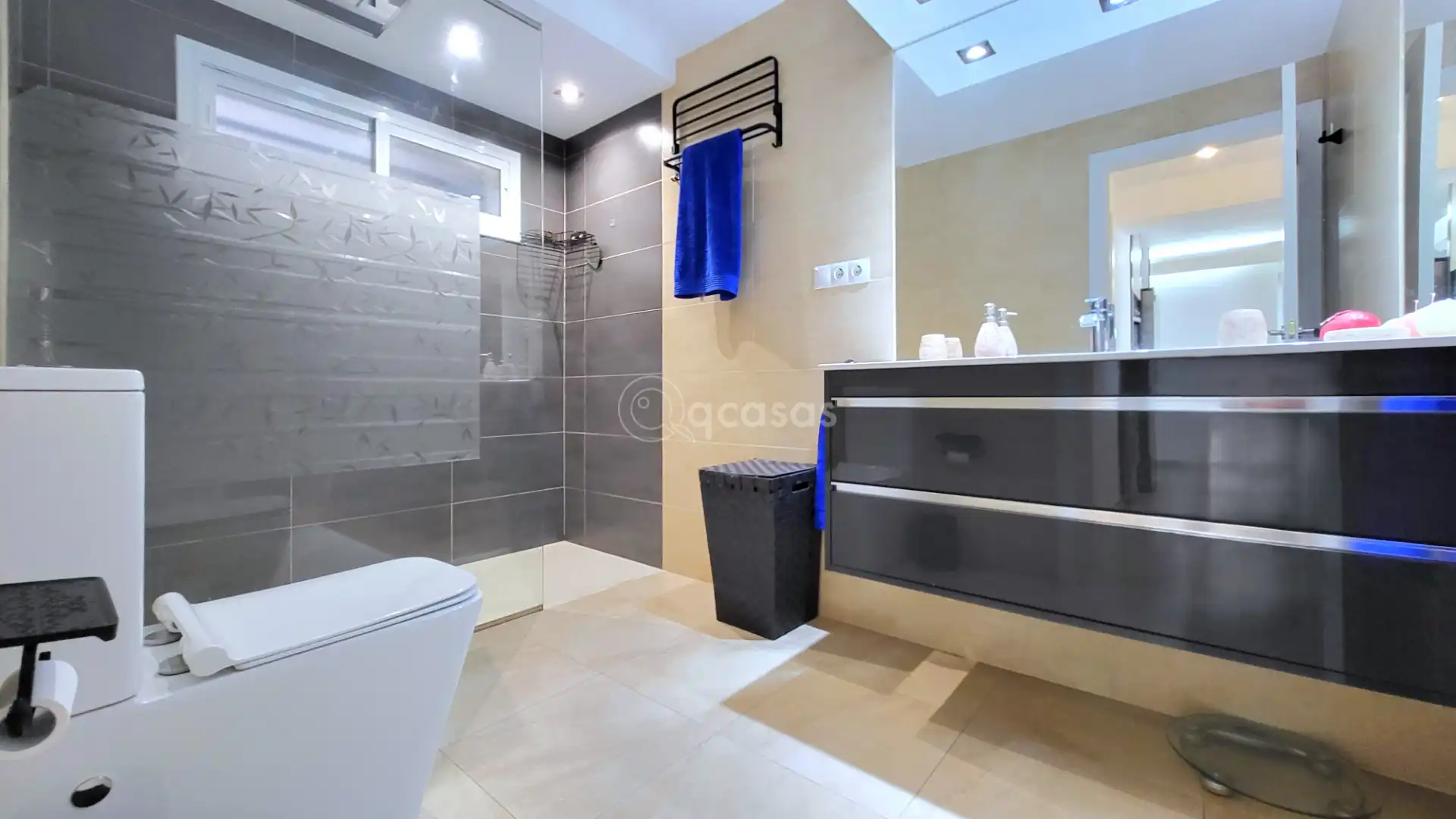 Bany de Apartament en venda en Benalmádena amb Aire condicionat, Calefacció i Terrassa