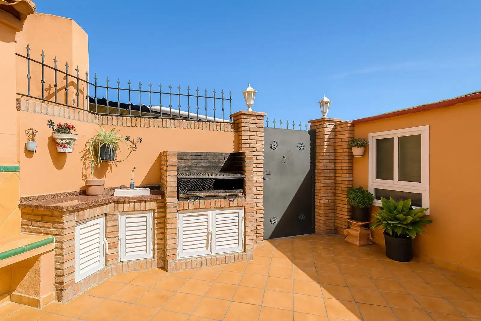 Terrassa de Casa adosada en venda en Estepona amb Aire condicionat, Terrassa i Internet