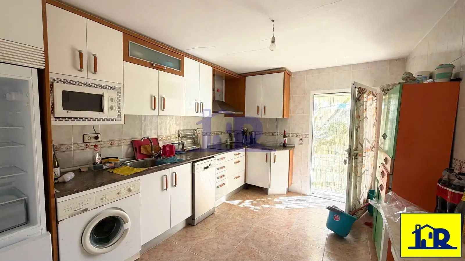 Cuina de Casa o xalet en venda en Cañada del Hoyo amb Calefacció, Terrassa i Traster