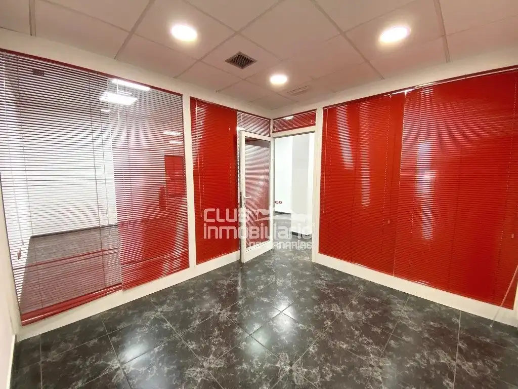 Commercial properties for rent in Santa Cruz de Tenerife  with Air Conditioner