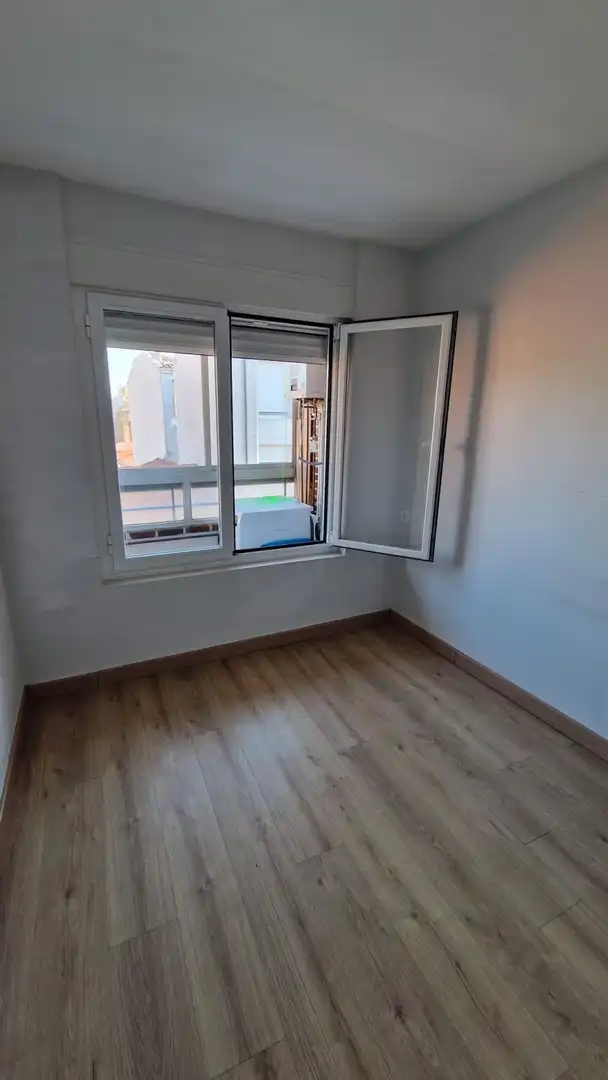 Habitación de Piso en venta en León Capital  con Calefacción, Terraza y Trastero
