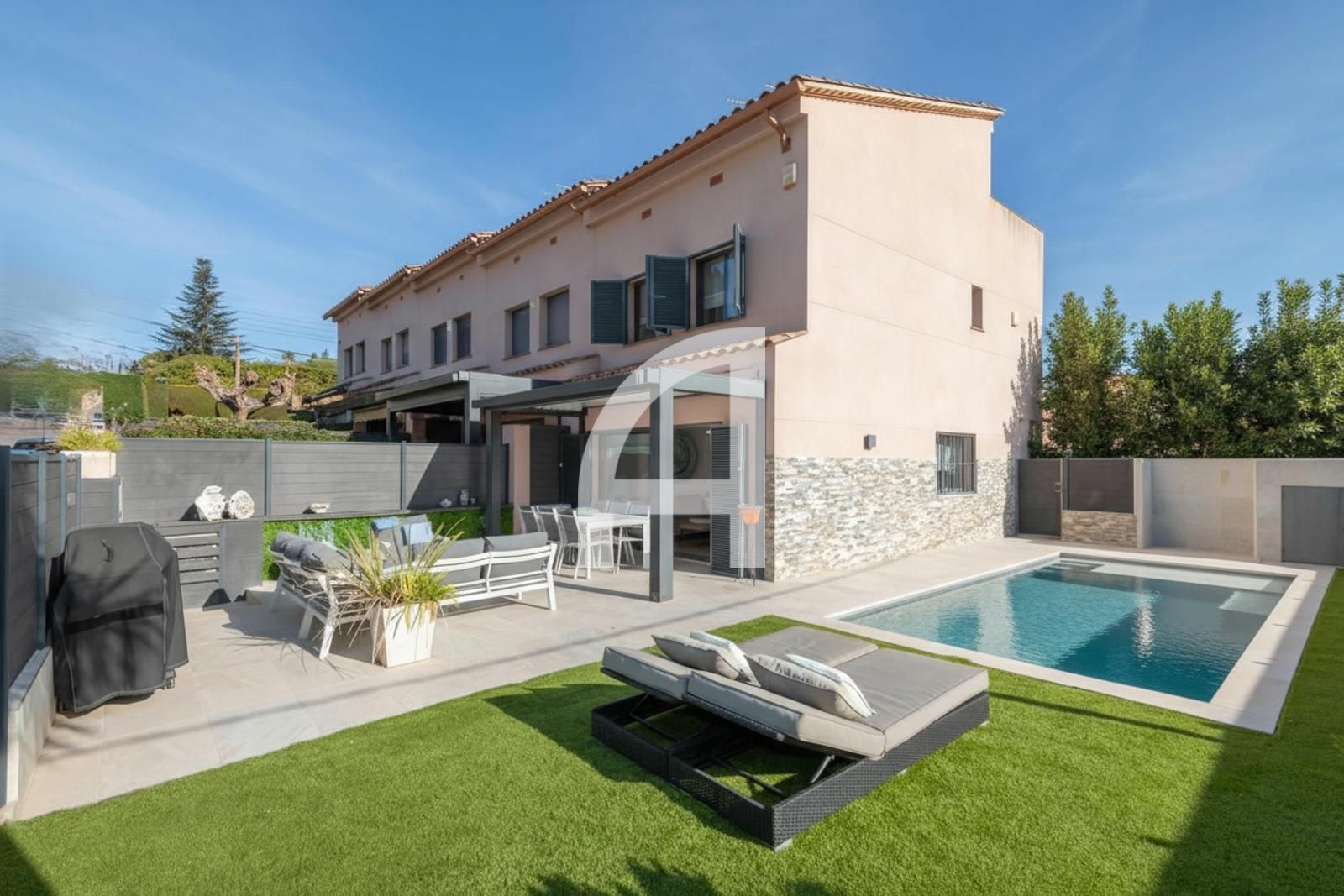 Exterior view of Single-family semi-detached for sale in Castell d'Aro, Platja d'Aro i s'Agaró  with Air Conditioner, Private garden and Terrace