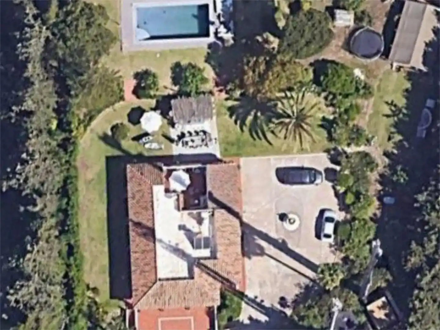 Vista exterior de Casa o xalet en venda en Estepona amb Aire condicionat i Piscina