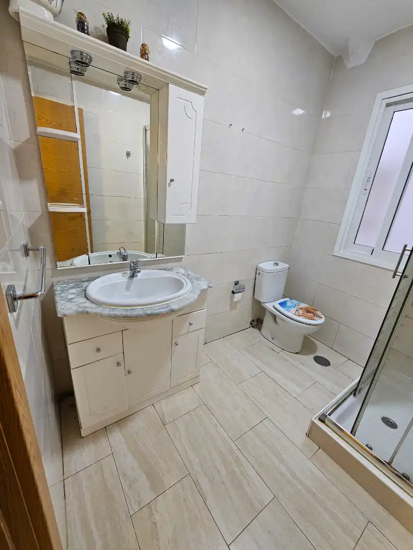 Bathroom of Flat for sale in Granada
