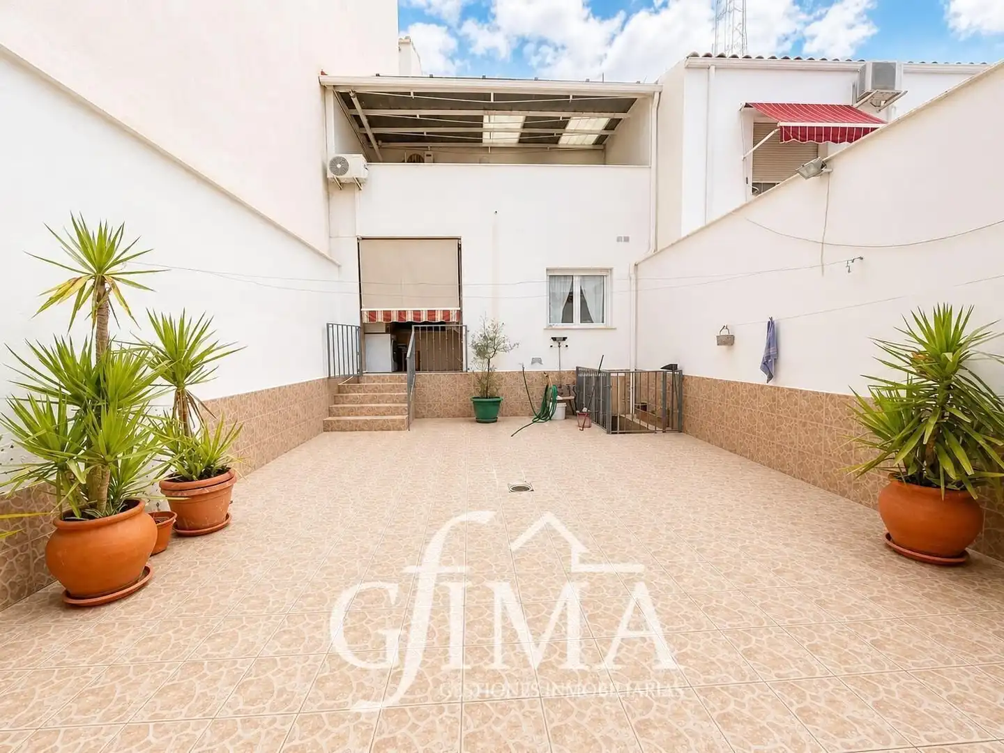 Vista exterior de Casa o chalet en venta en Tomelloso con Calefacción, Jardín privado y Terraza
