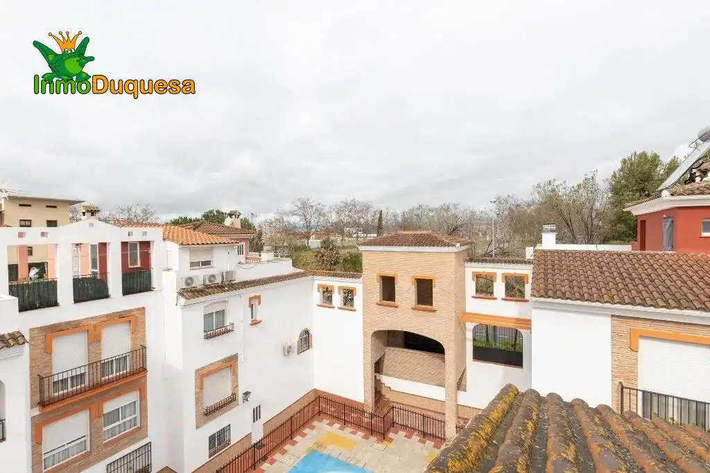 Vista exterior de Casa adosada en venta en Granada con Aire acondicionado, Calefacción y Jardín privado
