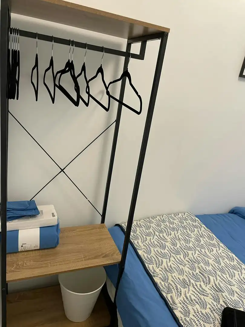 Bedroom of Flat for share in Valencia  with Washing machine