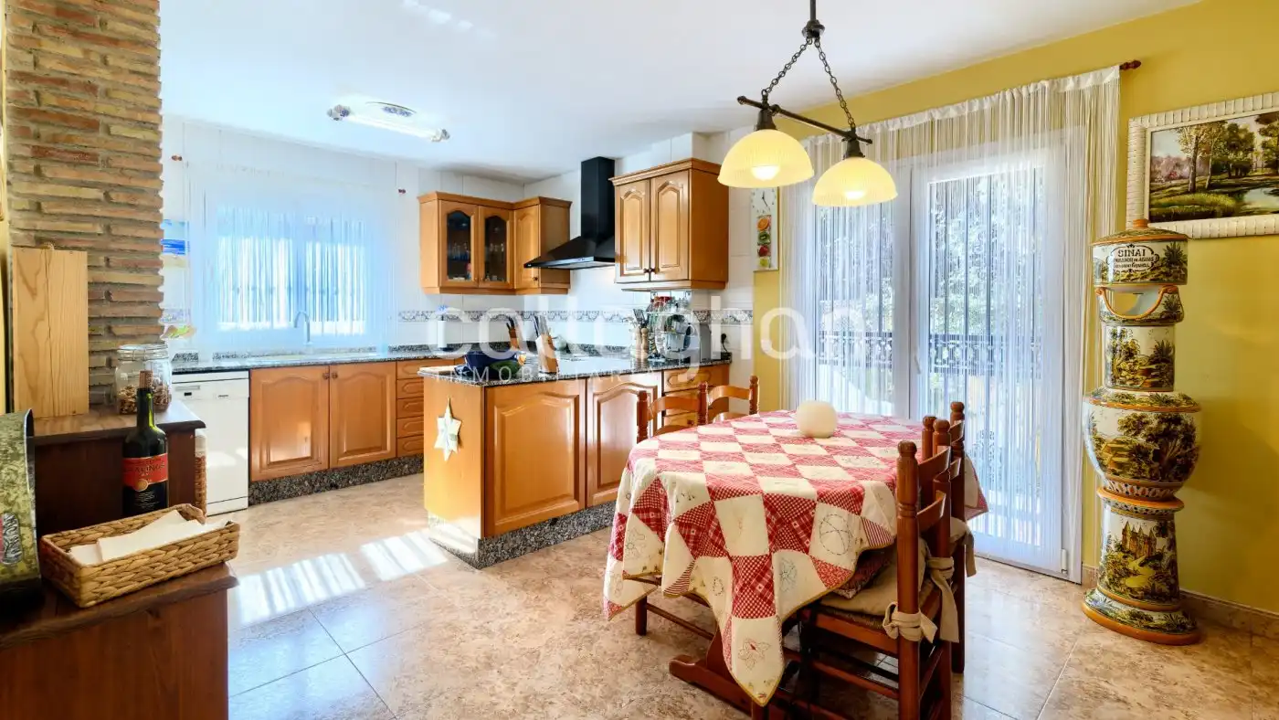 Cocina de Casa o chalet en venta en Paterna con Aire acondicionado, Calefacción y Jardín privado