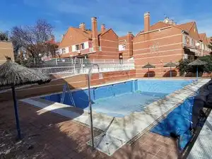 Piscina de Casa o chalet de alquiler en Club de Campo con Calefacción, Jardín privado y Piscina comunitaria