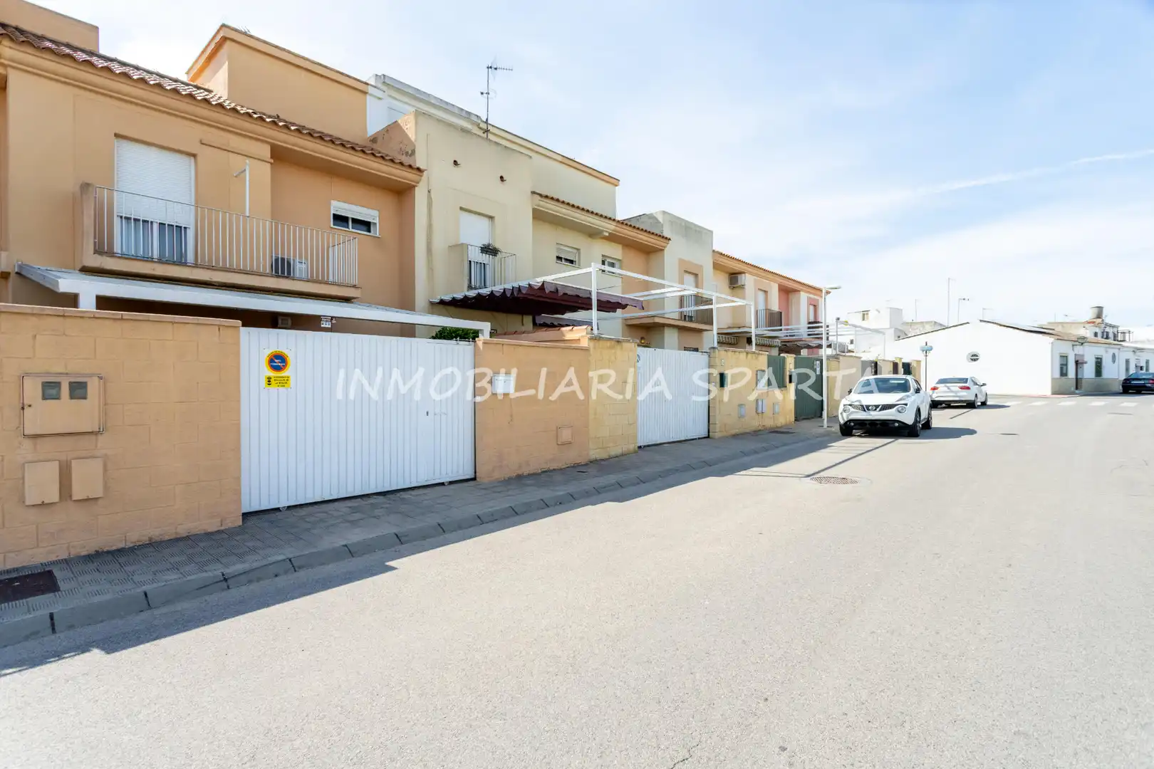 Exterior view of Detached homes for sale in Bollullos de la Mitación  with Air Conditioner, Terrace and Oven