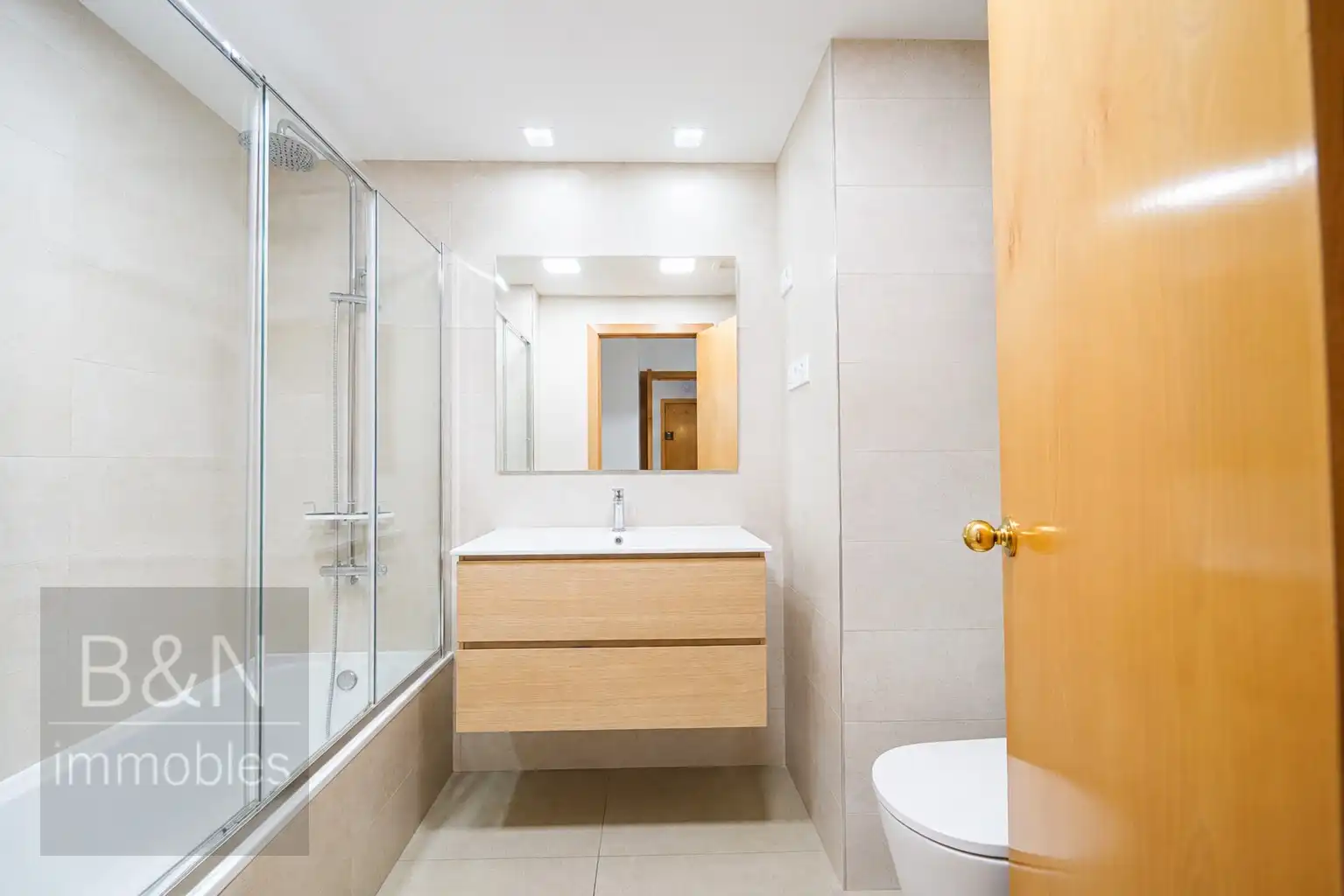 Bathroom of Flat for sale in Terrassa  with Air Conditioner, Heating and Balcony