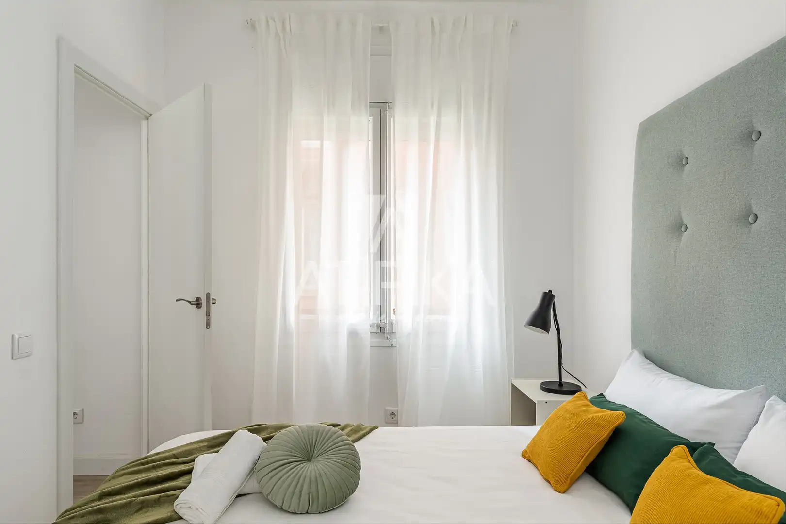 Bedroom of Flat for rent in Barcelona  with Air Conditioner, Heating and Parquet flooring