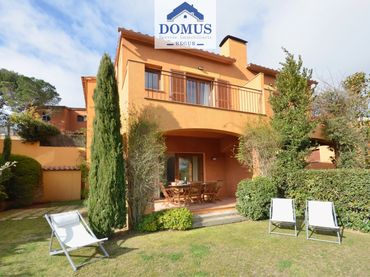 Maison mitoyenne avec piscine à vendre à Carrer de Ramon Berenguer