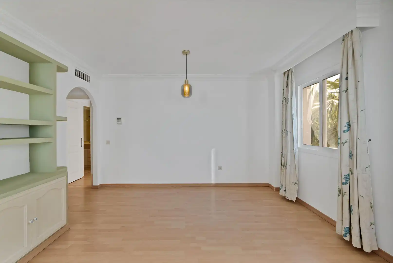 Sala de estar de Apartamento en venta en Marbella con Aire acondicionado, Calefacción y Jardín privado