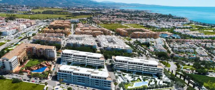 Vista exterior de Pis en venda en Marbella amb Aire condicionat, Terrassa i Rentadora
