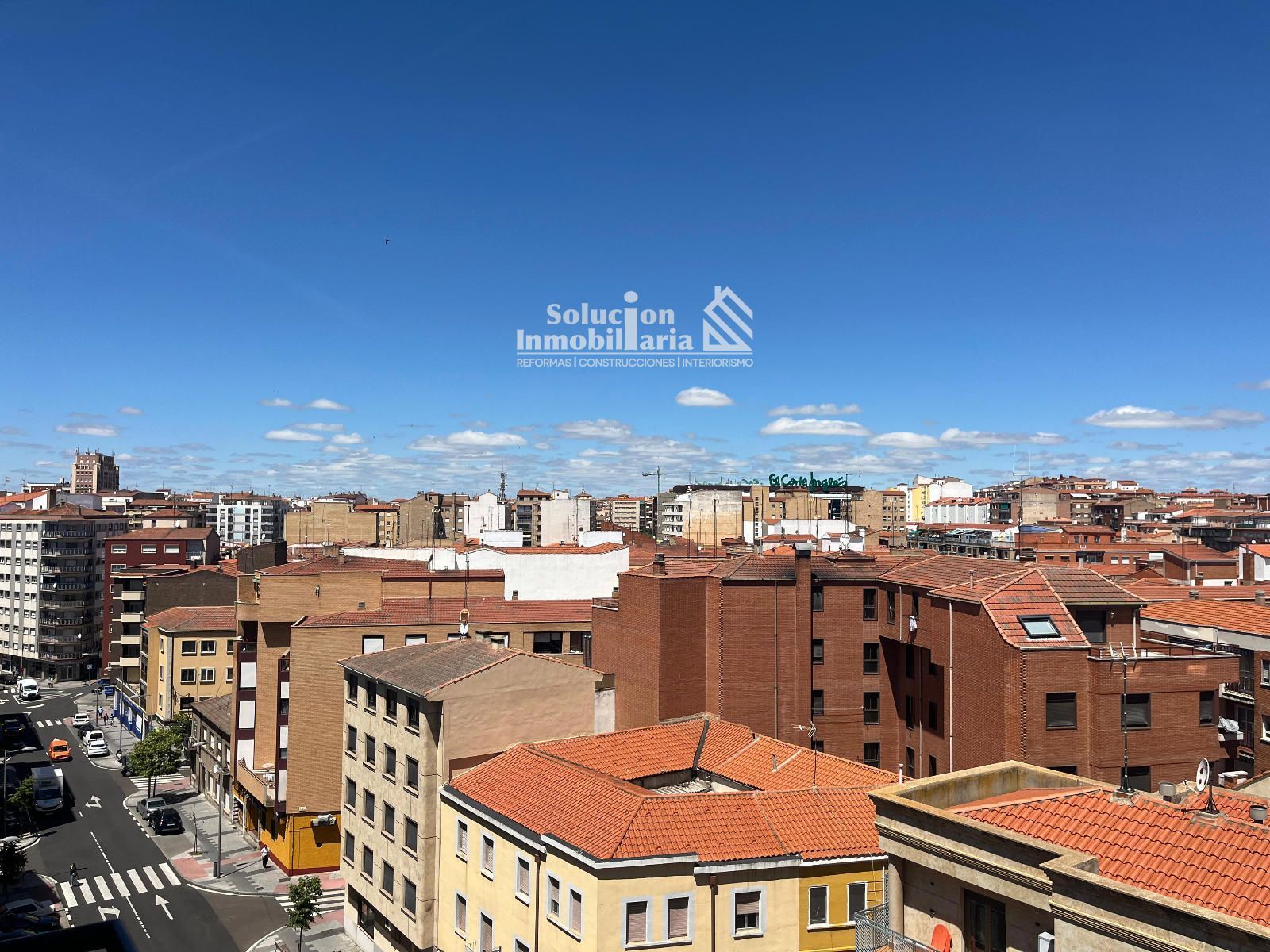 Vista exterior de Piso en venta en Salamanca Capital con Calefacción, Terraza y Horno