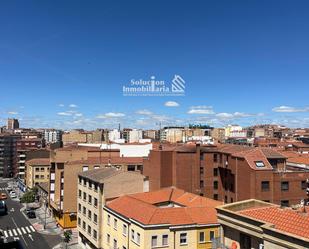 Vista exterior de Pis en venda en Salamanca Capital amb Calefacció, Terrassa i Forn