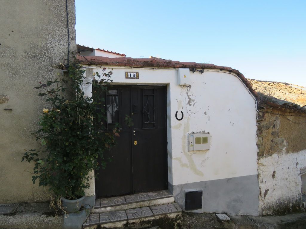 Exterior view of House or chalet for sale in Sevilleja de la Jara