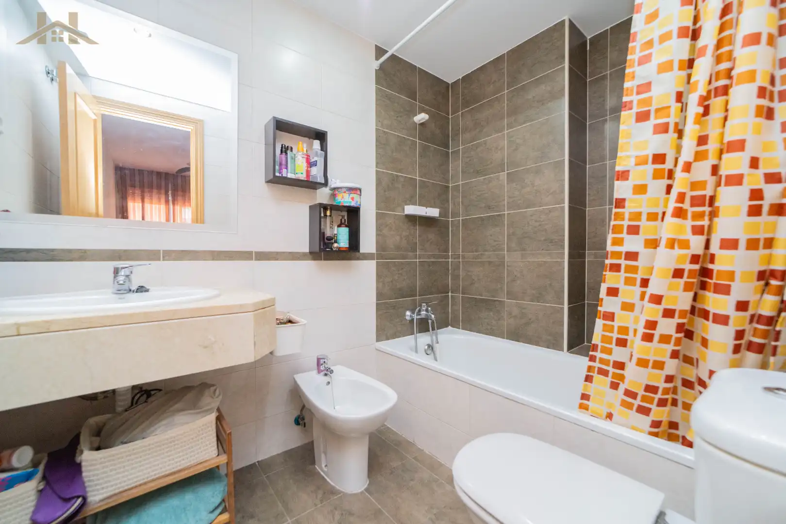 Baño de Piso en venta en Parla con Aire acondicionado, Calefacción y Piscina comunitaria