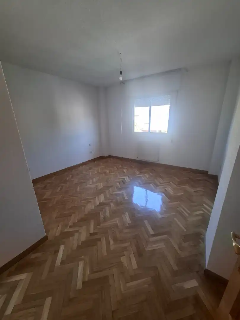 Habitación de Casa adosada de alquiler en Villaviciosa de Odón con Aire acondicionado, Calefacción y Jardín privado