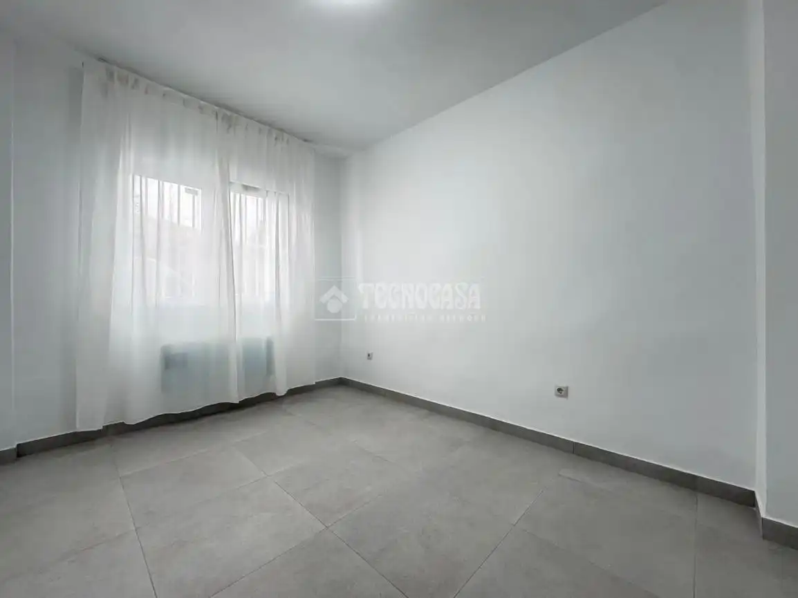 Bedroom of Flat for sale in Madrid  with Air Conditioner and Heating