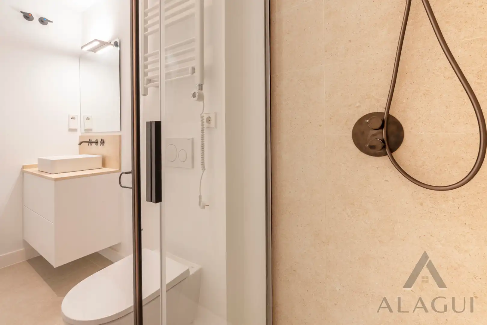 Baño de Apartamento en venta en Madrid con Aire acondicionado, Calefacción y Amueblado