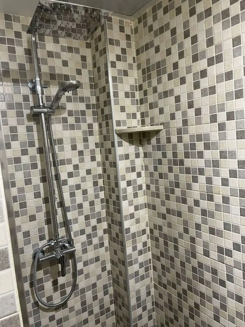 Baño de Estudio de alquiler en Torremolinos con Aire acondicionado, Jardín privado y Terraza