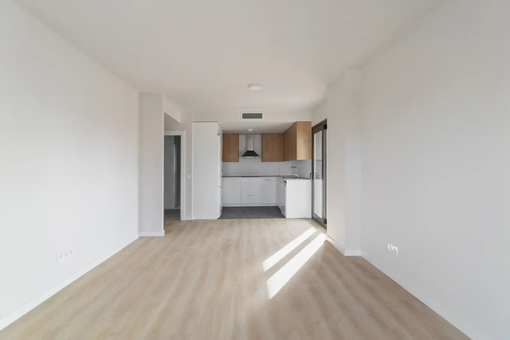 Habitación de Piso de alquiler en Badalona con Aire acondicionado, Terraza y Trastero