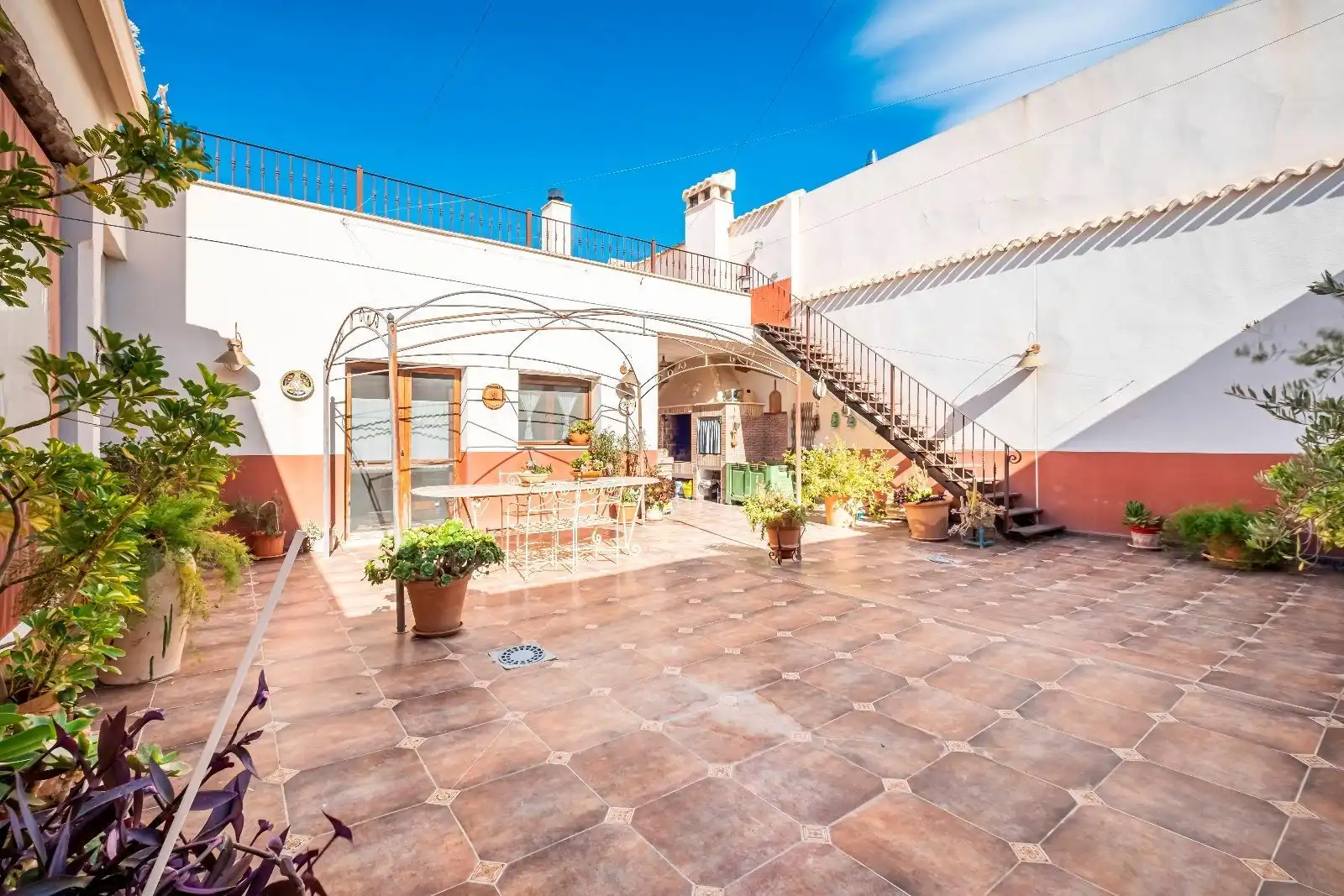 Vista exterior de Casa o xalet en venda en El Pinós / Pinoso amb Calefacció, Terrassa i Traster