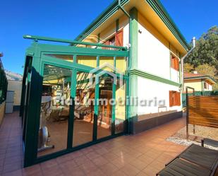 Vista exterior de Casa o xalet en venda en Castro-Urdiales amb Terrassa