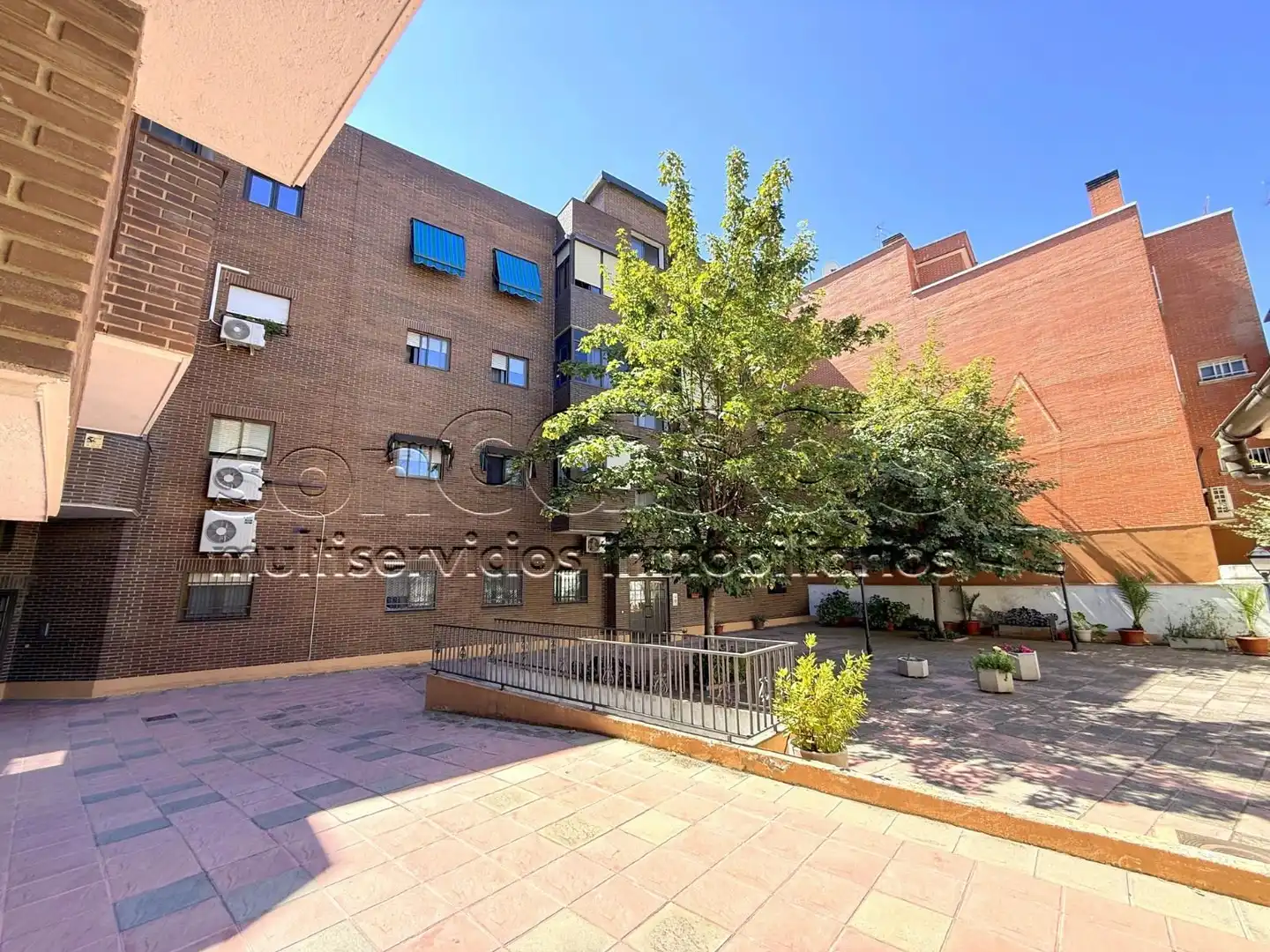 Vista exterior de Àtic en venda en Madrid amb Aire condicionat, Calefacció i Terrassa