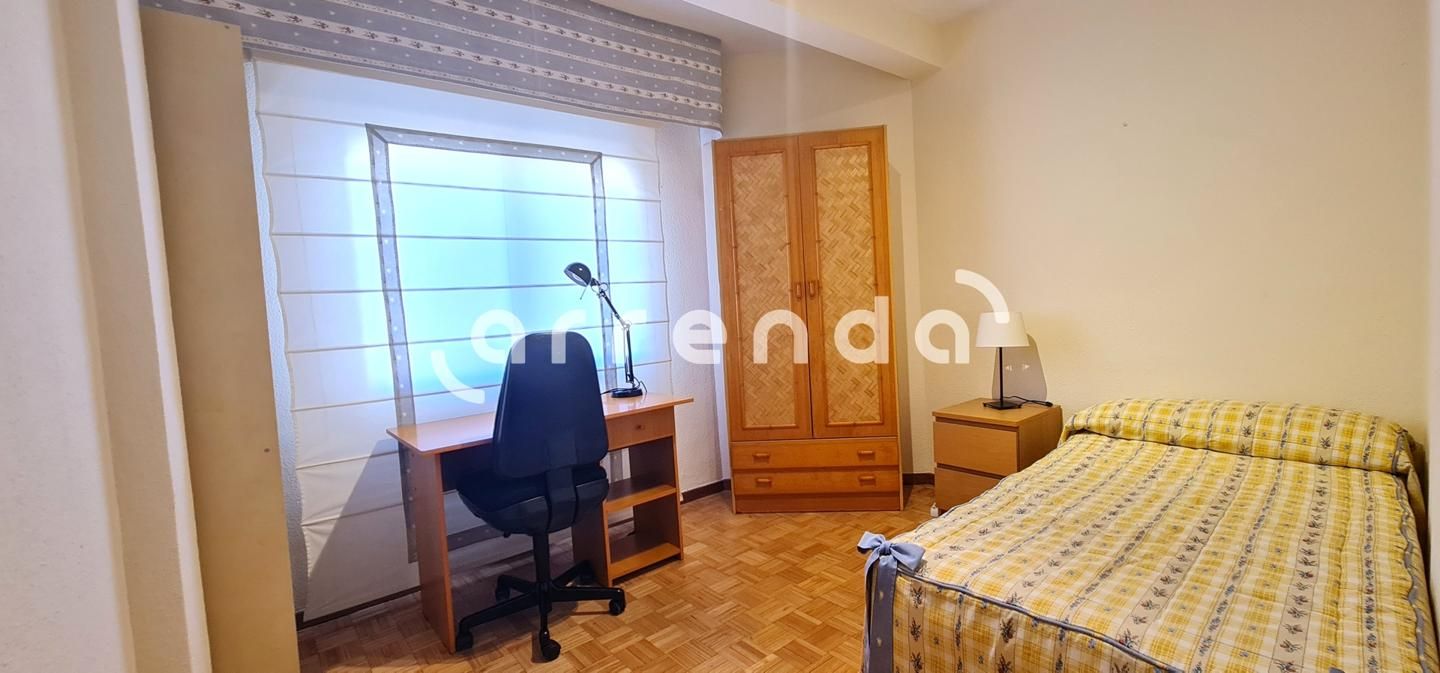 Flat to rent in Ribera, Caballería Española