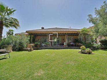 Villa avec balcon à vendre à Nueva Andalucía