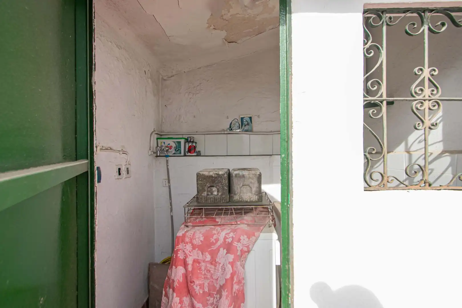 Houses for sale in Sevilla  with Balcony