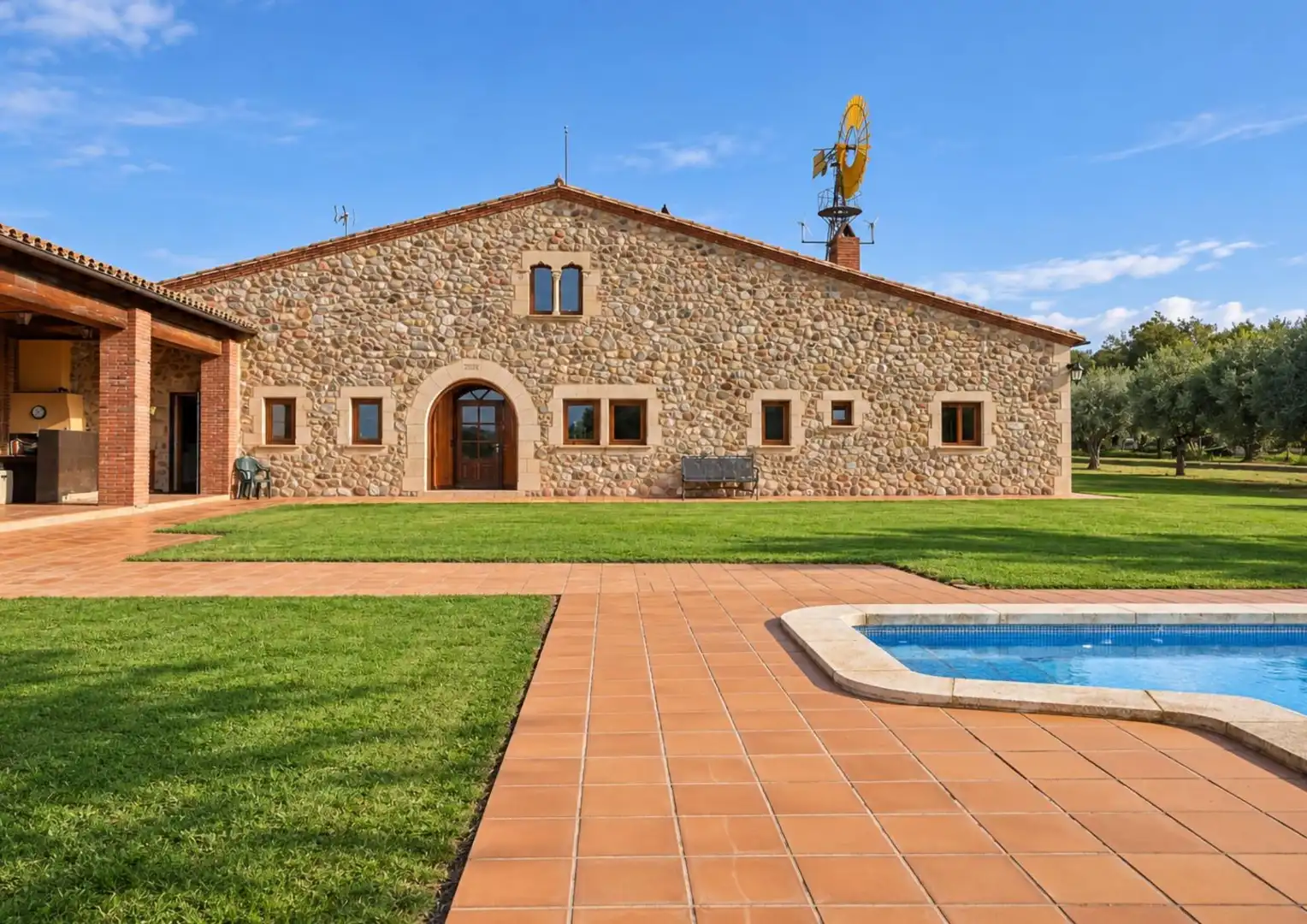 Vista exterior de Finca rústica en venda en Vilobí d'Onyar amb Jardí privat, Terrassa i Piscina