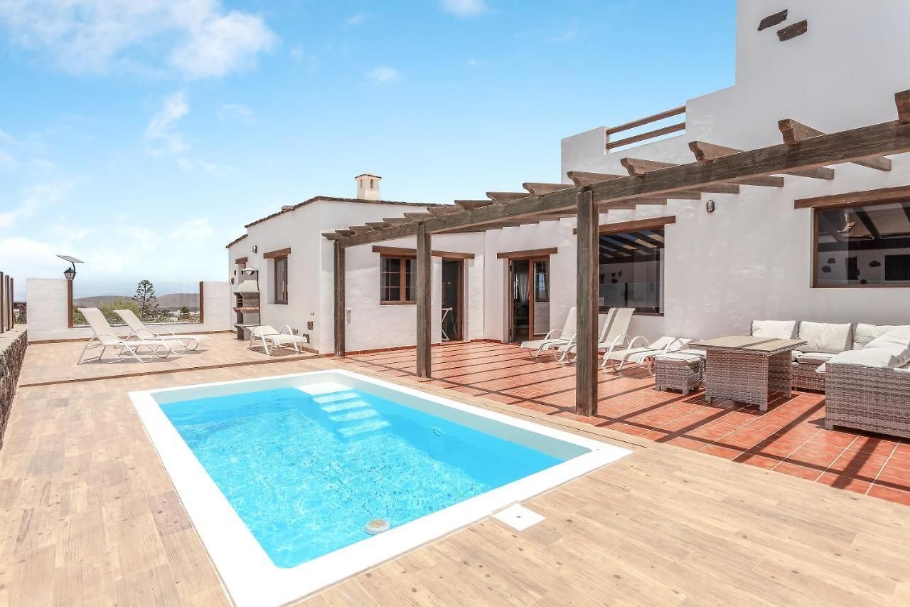 Swimming pool of House or chalet for sale in La Oliva  with Private garden and Swimming Pool