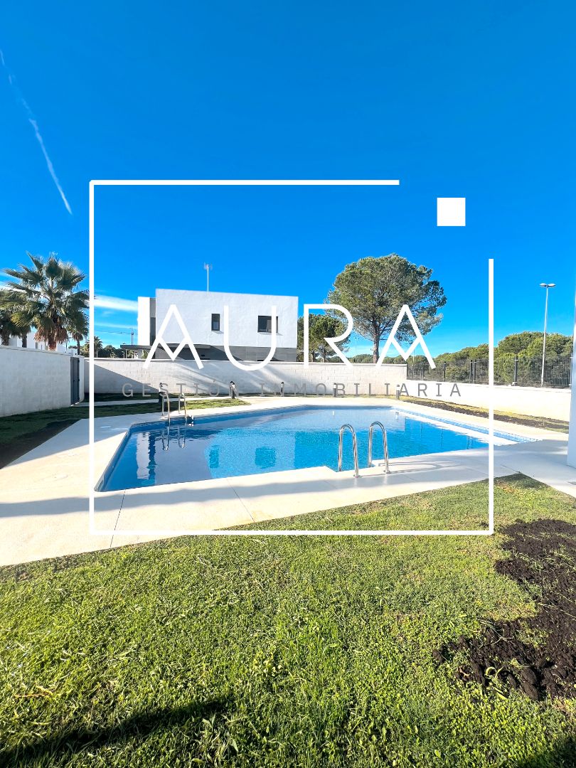 Vista exterior de Casa adosada en venta en Aljaraque con Aire acondicionado, Calefacción y Jardín privado