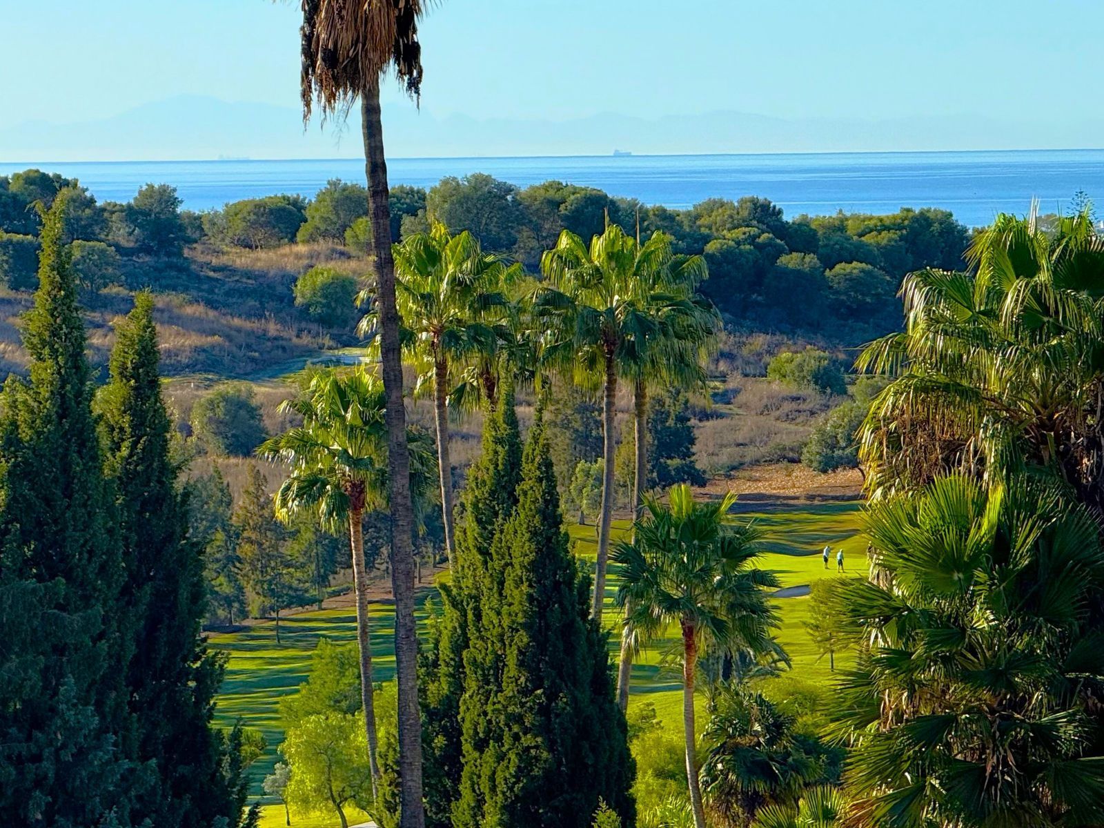 Vista exterior de Apartament en venda en Benahavís amb Aire condicionat i Terrassa