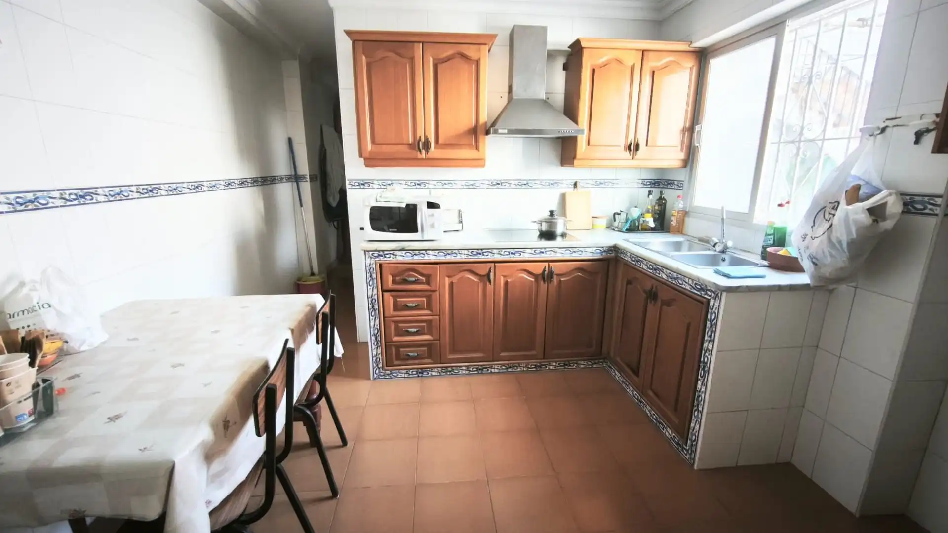 Cuina de Casa o xalet en venda en Málaga amb Terrassa