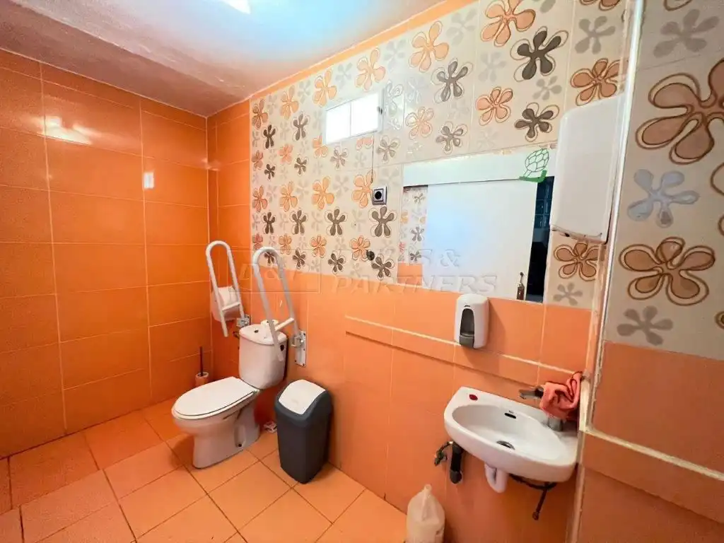 Badezimmer von Geschaftsraum zum Verkauf in Torrevieja mit Klimaanlage