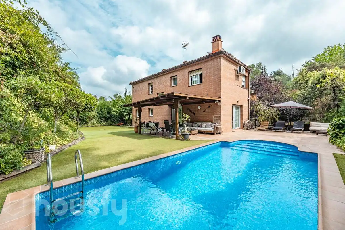 Jardí de Casa o xalet en venda en Sant Cugat del Vallès amb Aire condicionat, Calefacció i Jardí privat