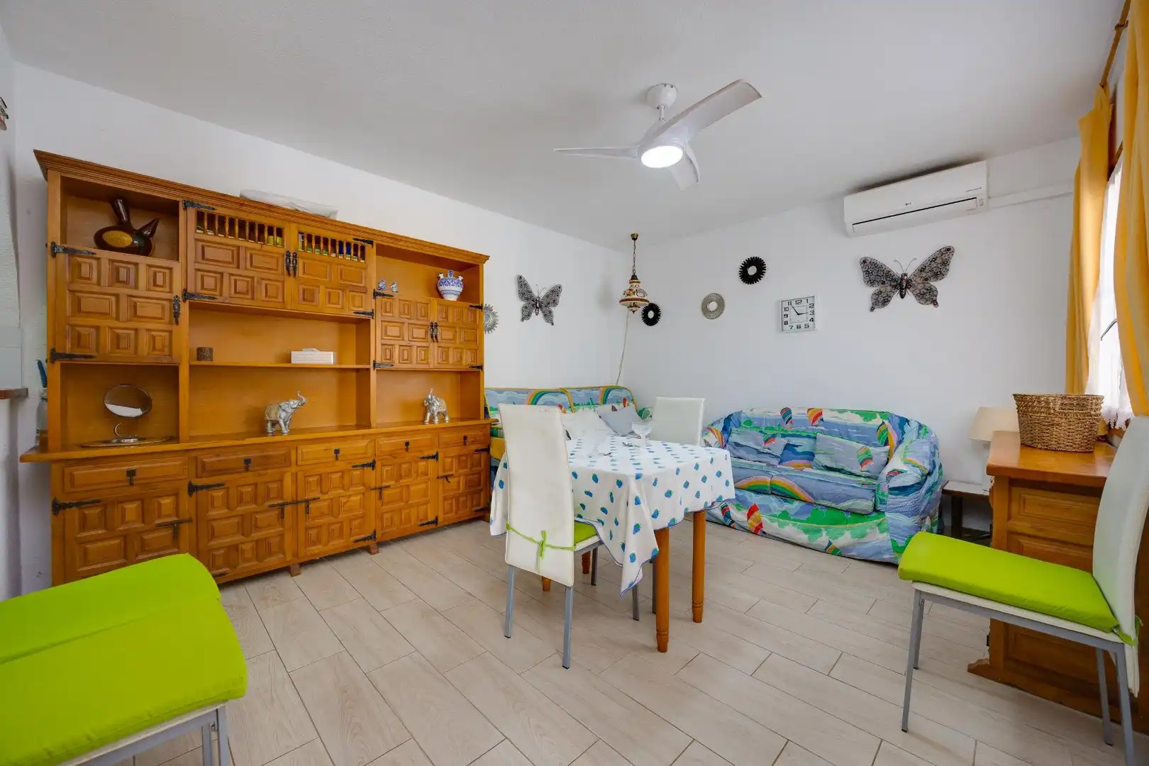 Menjador de Casa o xalet en venda en Torrevieja amb Aire condicionat, Jardí privat i Terrassa