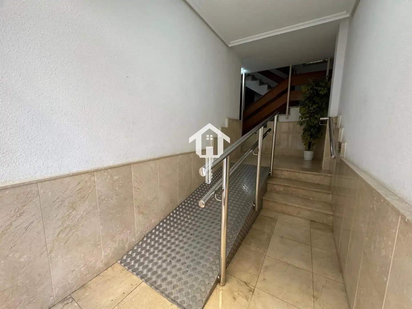 Wohnung zum Verkauf in Alicante / Alacant mit Privatgarten und Balkon