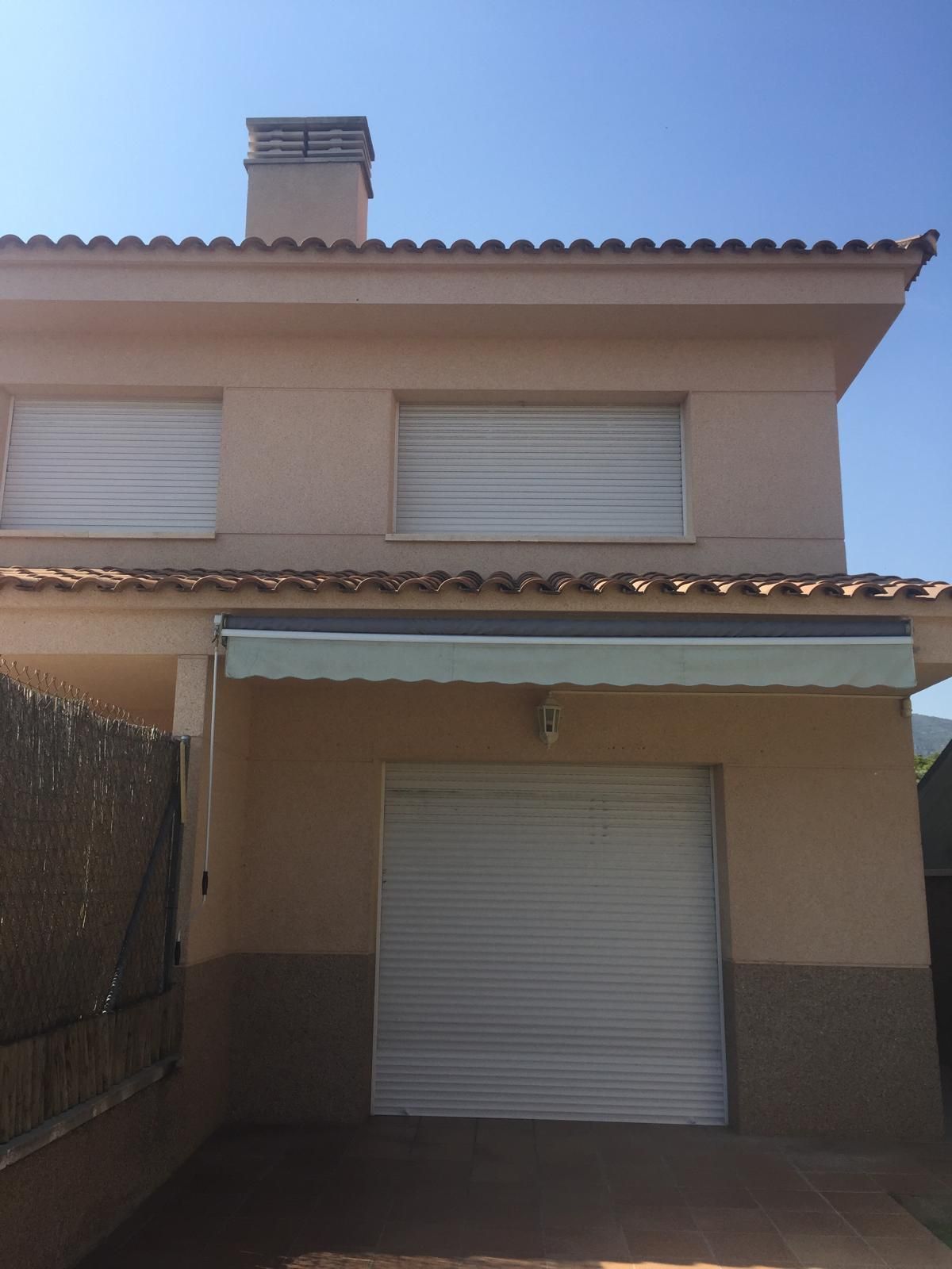 Vista exterior de Casa adosada en venda en Bigues i Riells amb Calefacció i Jardí privat