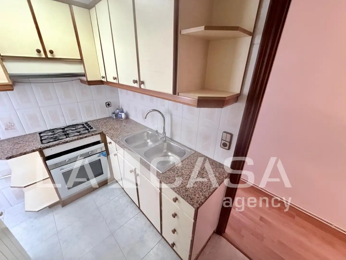 Küche von Wohnung zum Verkauf in Barcelona mit Heizung und Balkon